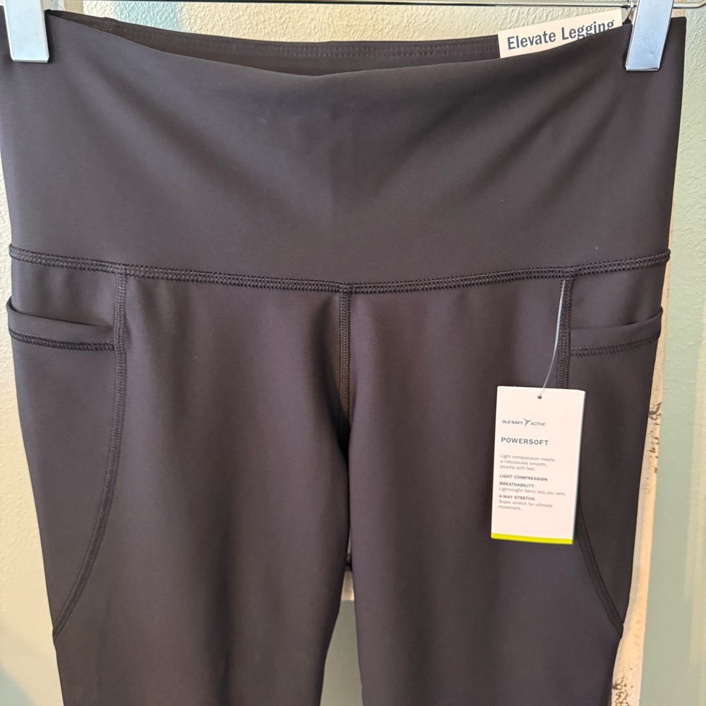NWT Old Navy Elevate Leggings Crop High Rise Side Pockets Go Dry Size M Women - Picture 2 of 11